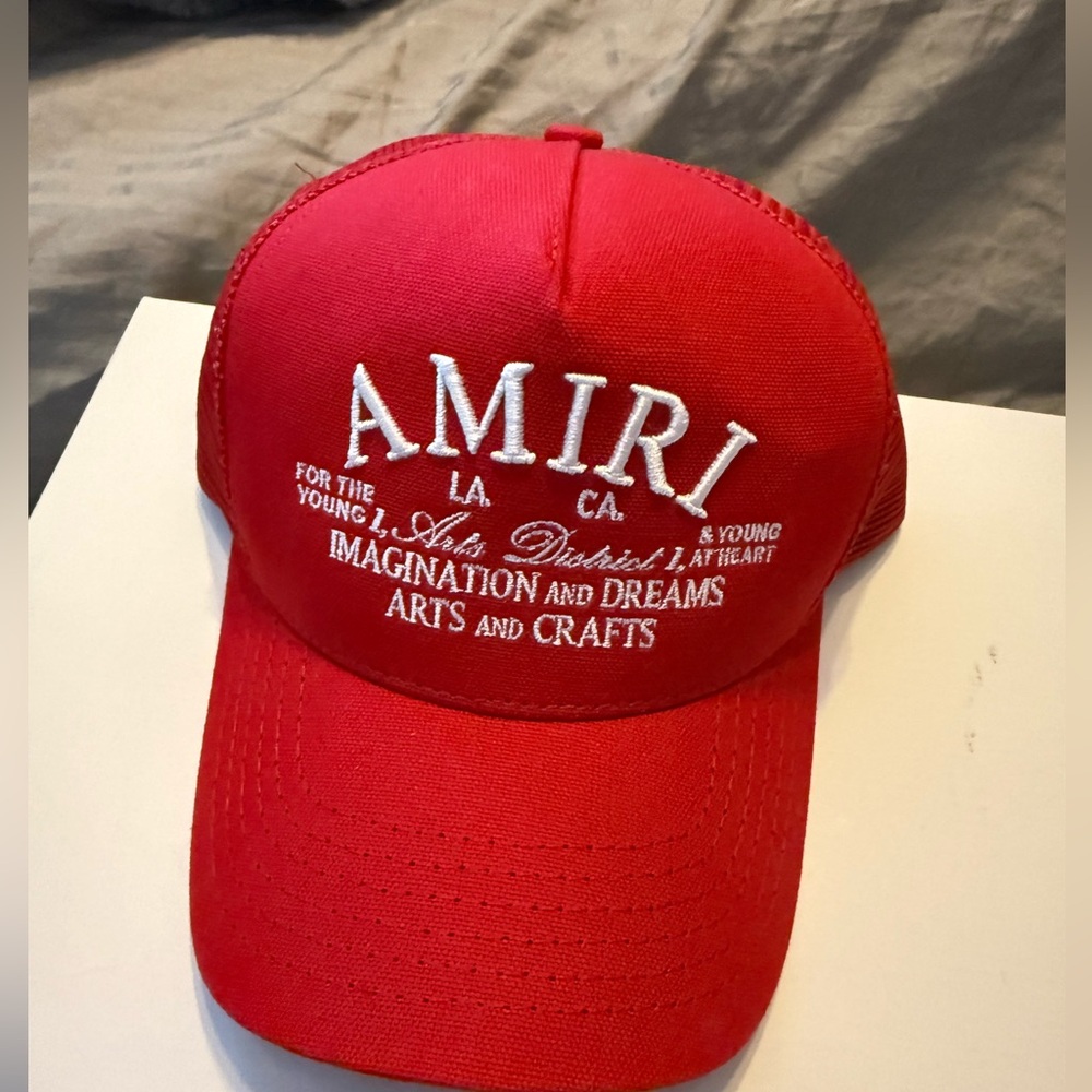 Amiri Red logo trucker hat “Arts district”
Never worn, pristine condition